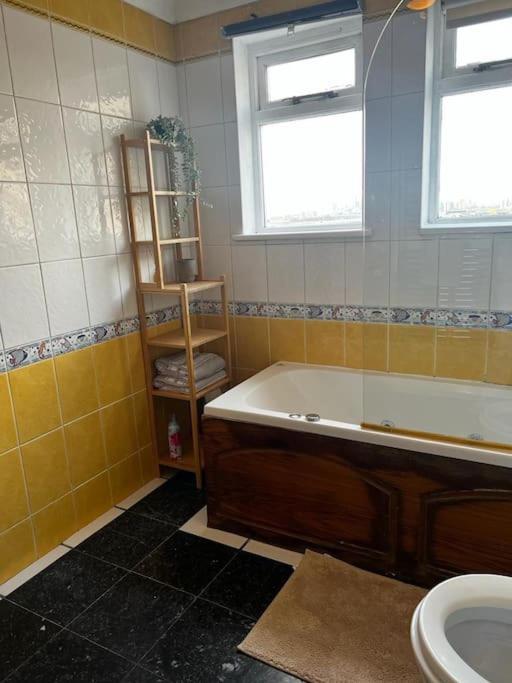 Quirky Studio Flat Selfcontained London Luaran gambar