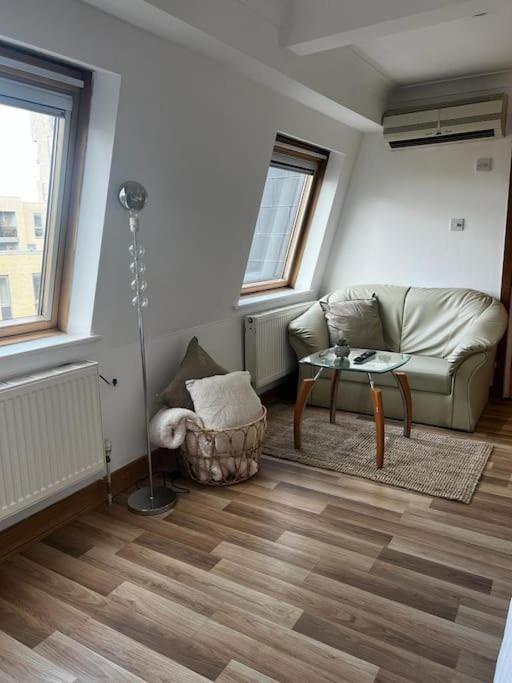 Quirky Studio Flat Selfcontained London Luaran gambar
